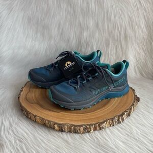 NWT La Sportiva Jackal II running sneakers
